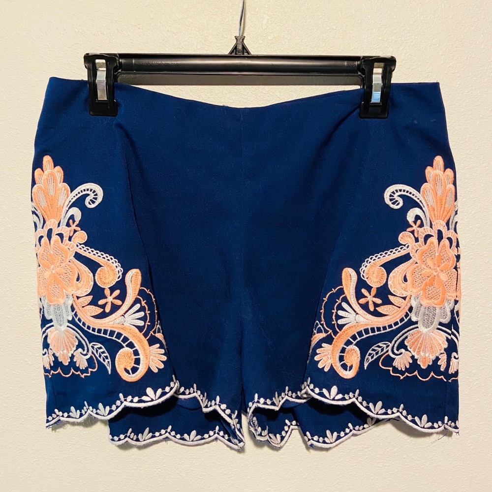 Unique navy blue shorts w/ coral and white detail.